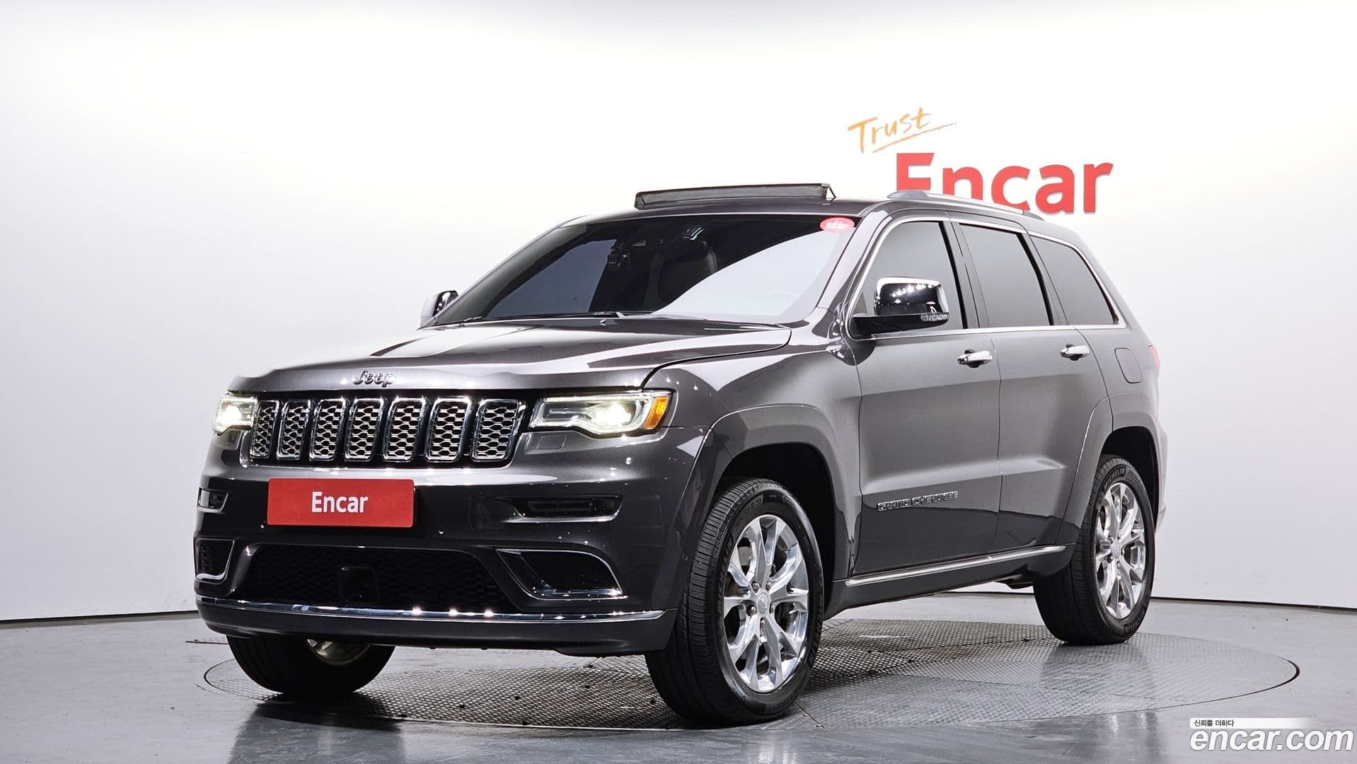 Main__Slider__Photo:Cherokee Jeep 2019.11-0
