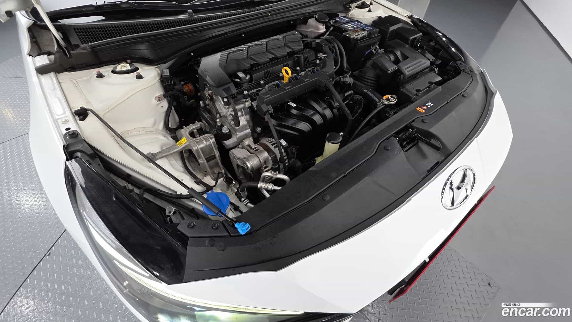 AVANTE Hyundai 2020.6-OUTER-006