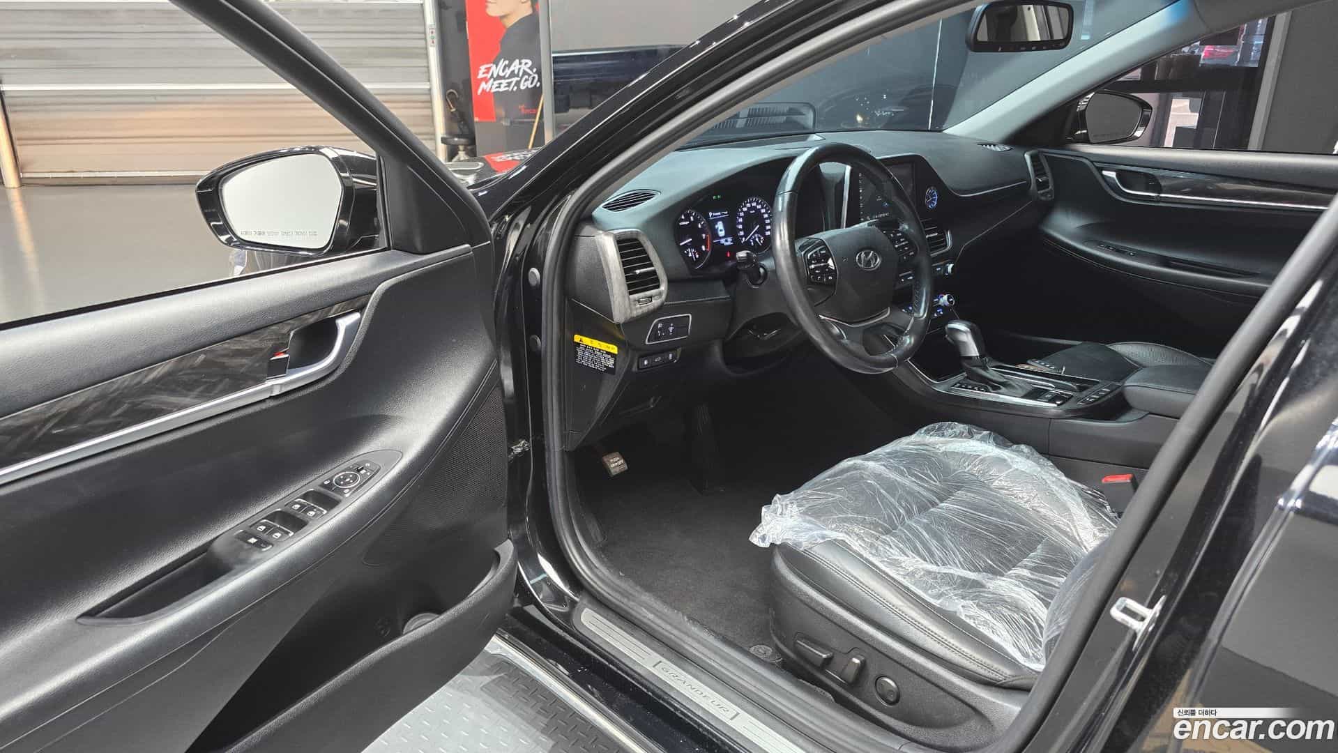 Grandeur Hyundai 2018.4-OPTION-015