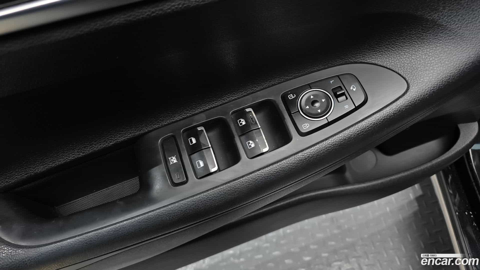 Grandeur Hyundai 2018.4-OPTION-022