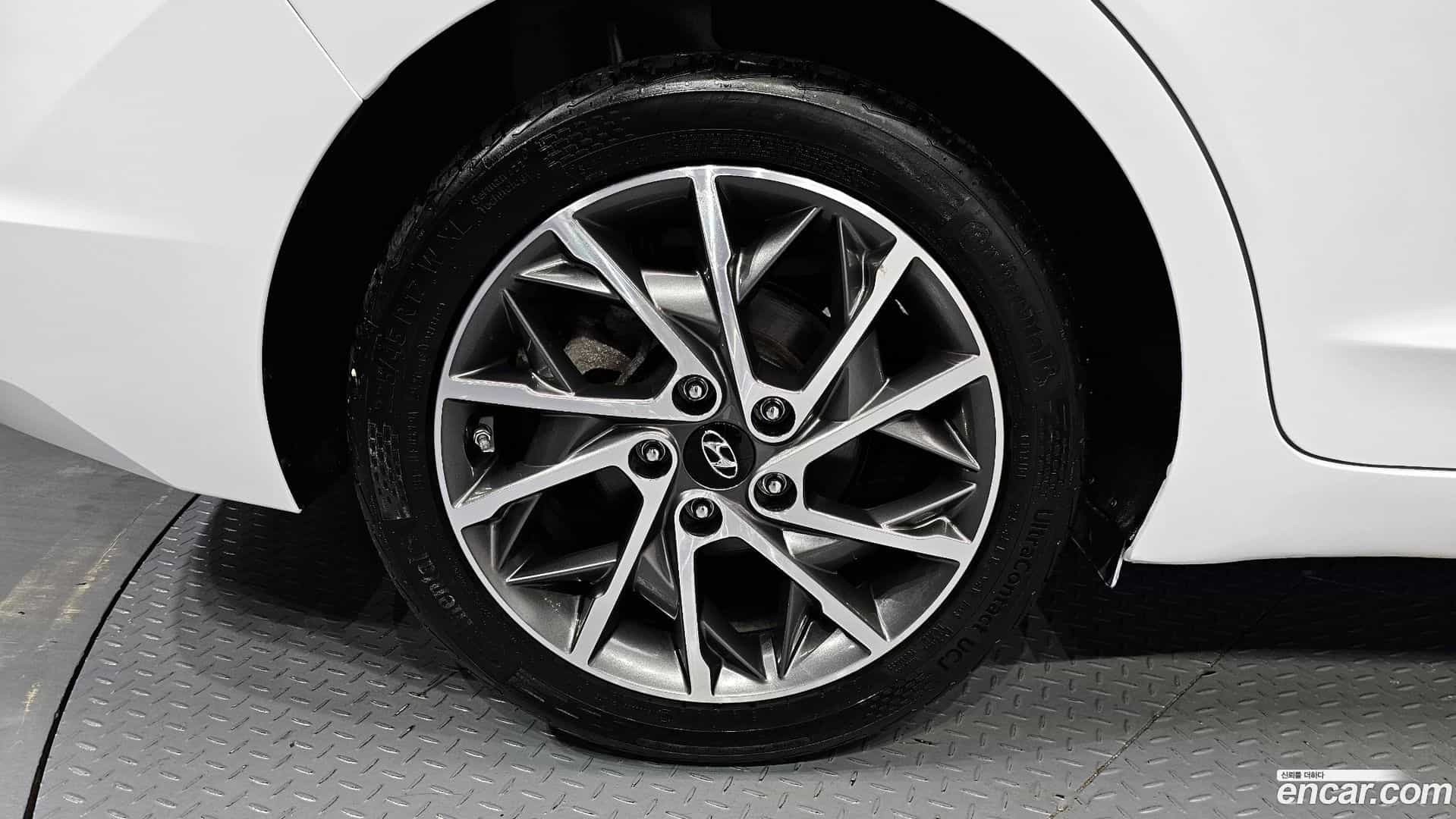 AVANTE Hyundai 2020.0-OUTER-005