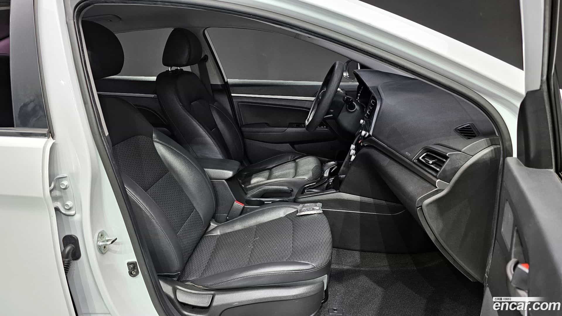 AVANTE Hyundai 2020.0-INNER-010