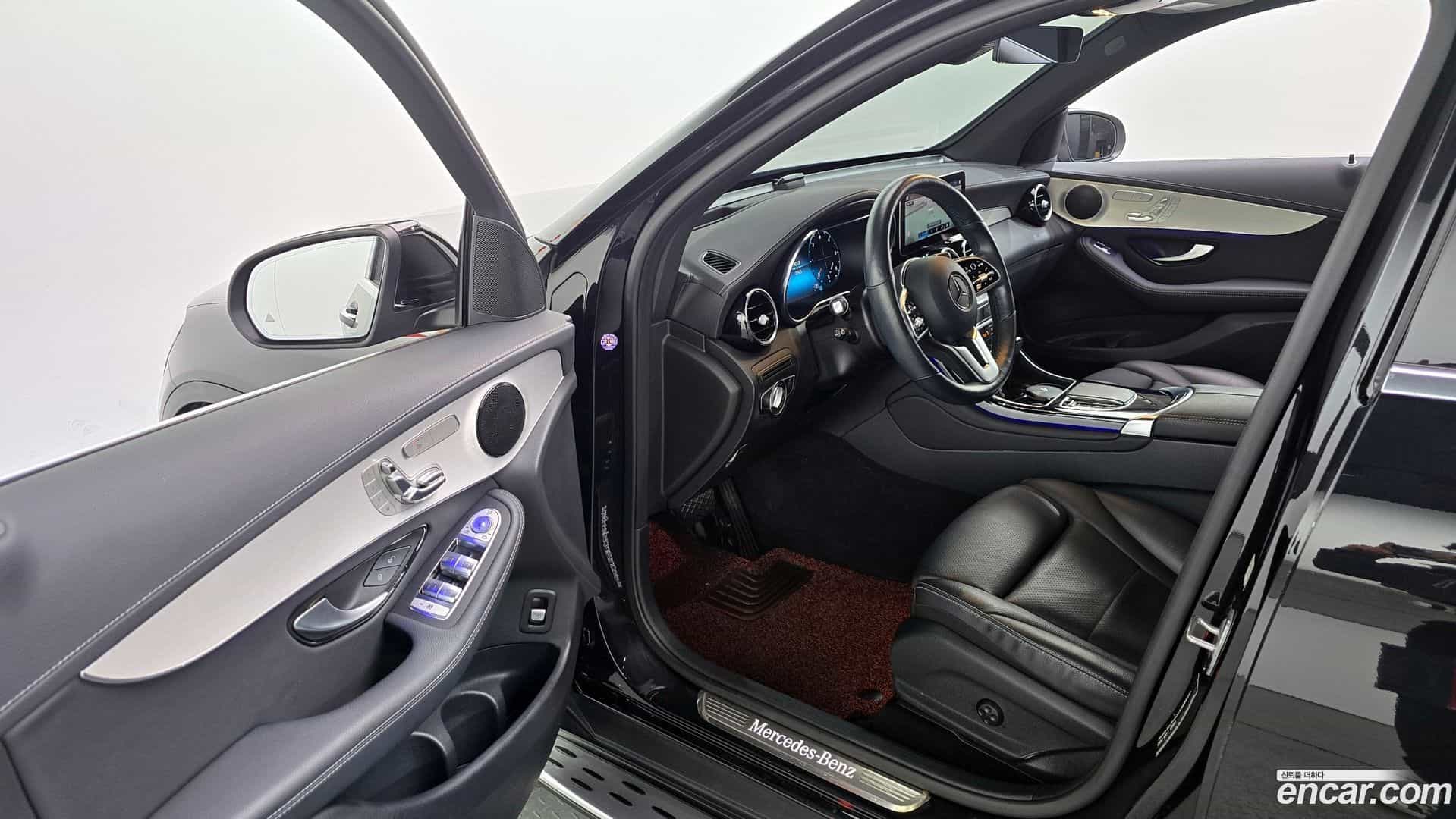 GLC-Class Mercedes-Benz 2021.4-INNER-010