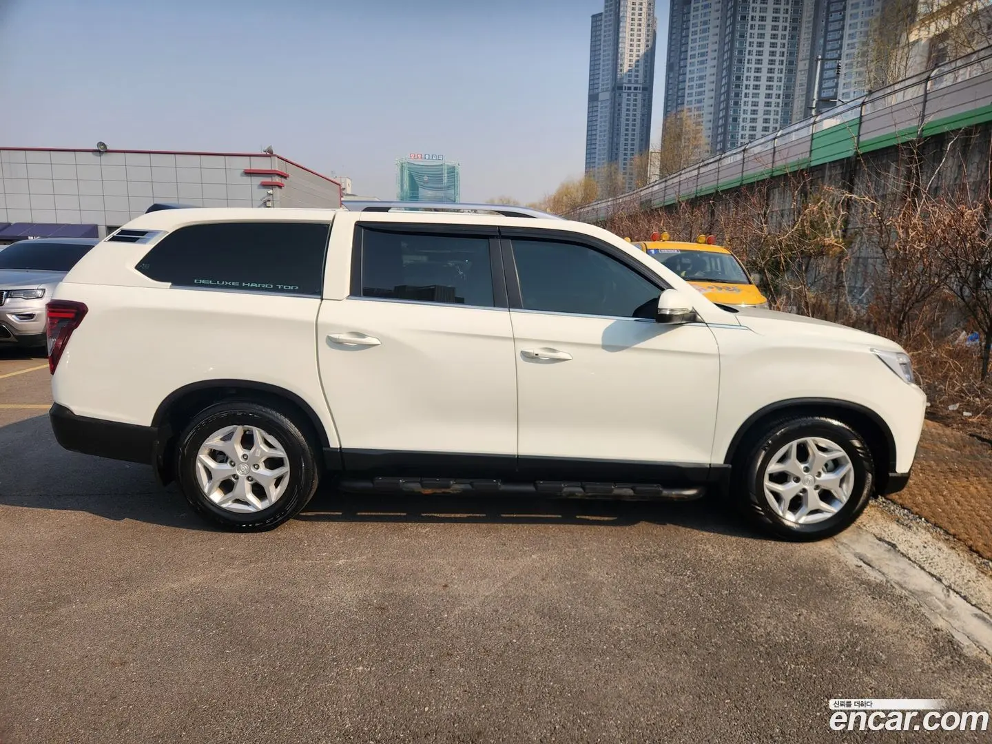 Main__Slider__Photo:Rexton KG Mobility 2022.9-0