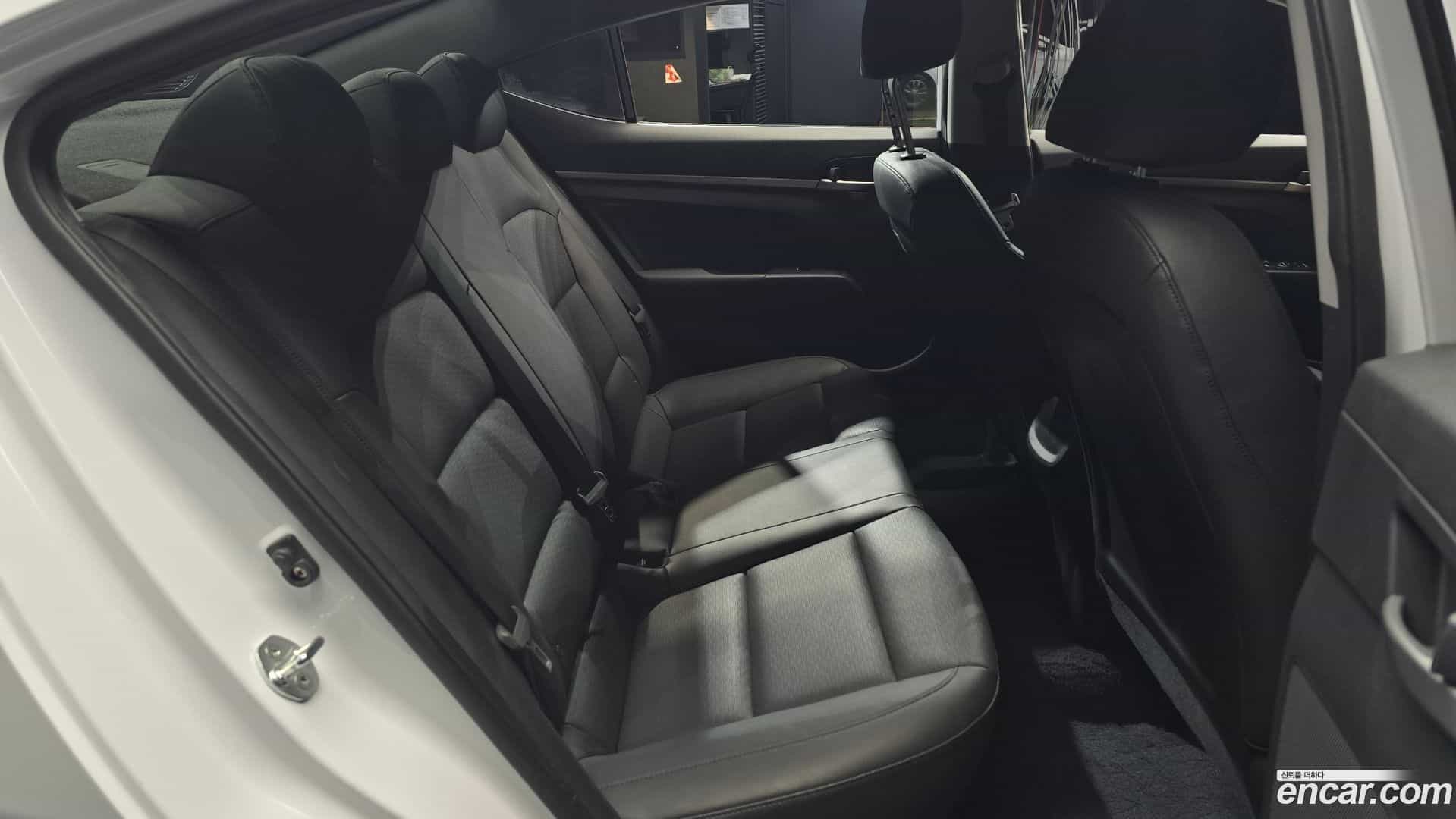 AVANTE Hyundai 2020.2-OPTION-016