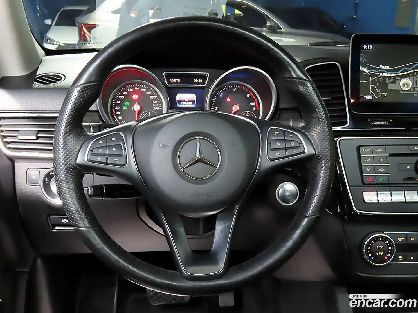 GLE-Class Mercedes-Benz 2016.3-INNER-009