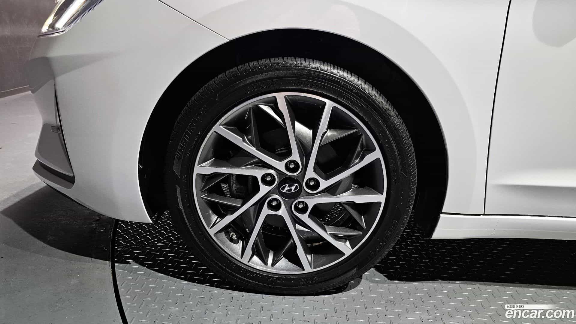AVANTE Hyundai 2019.9-OUTER-005