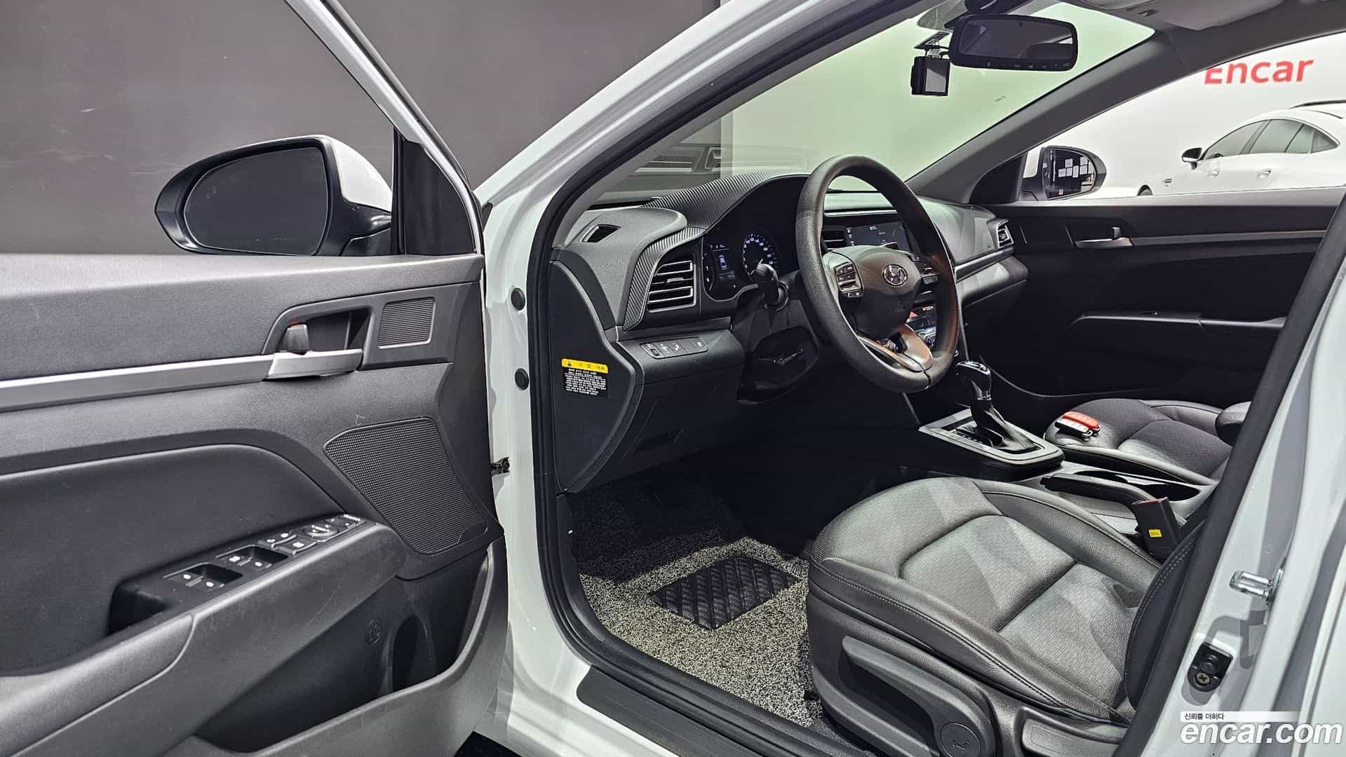 AVANTE Hyundai 2019.9-OPTION-015