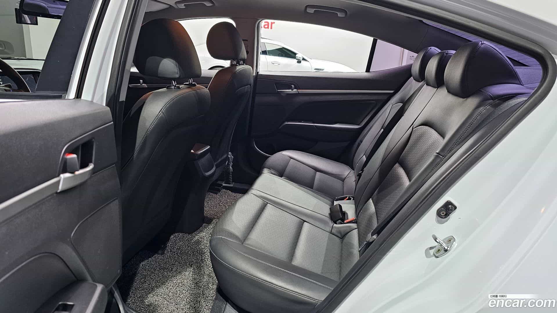 AVANTE Hyundai 2019.9-OPTION-016