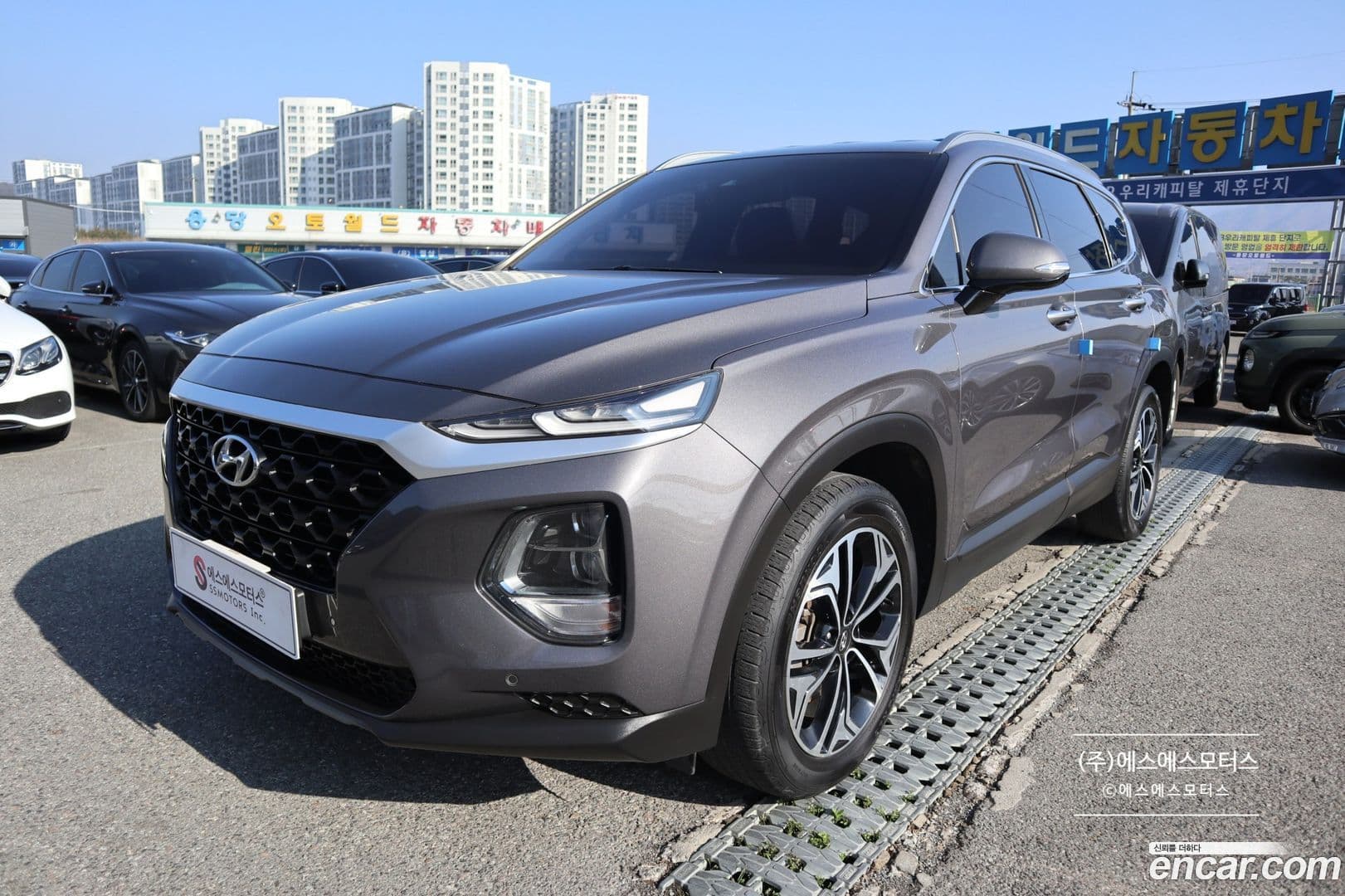 Main__Slider__Photo:Santafe Hyundai 2018.3-0