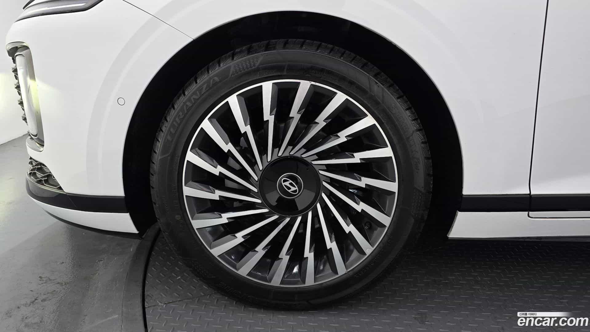 Grandeur Hyundai 2023.11-OUTER-005