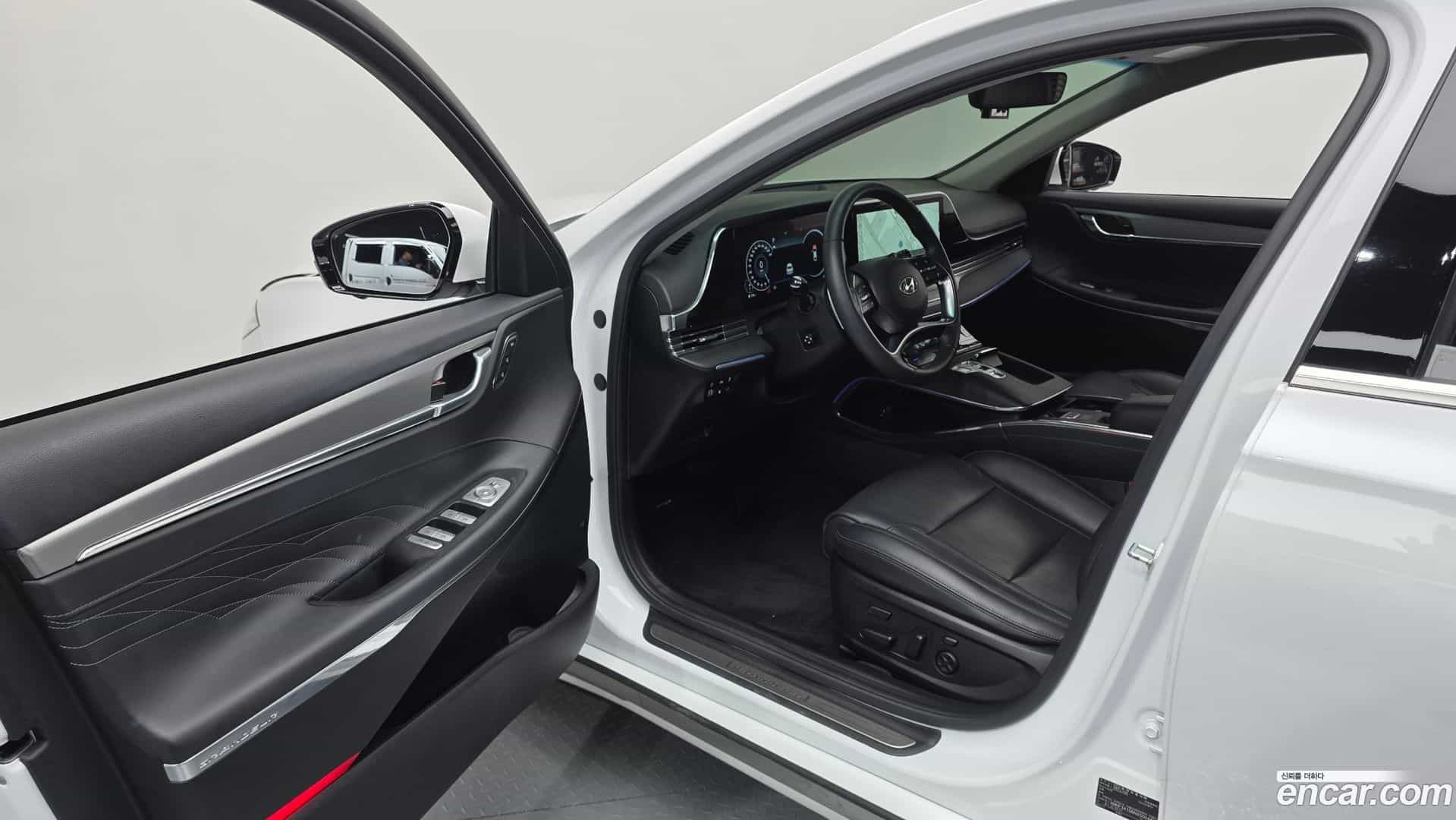 Grandeur Hyundai 2022.5-OPTION-015