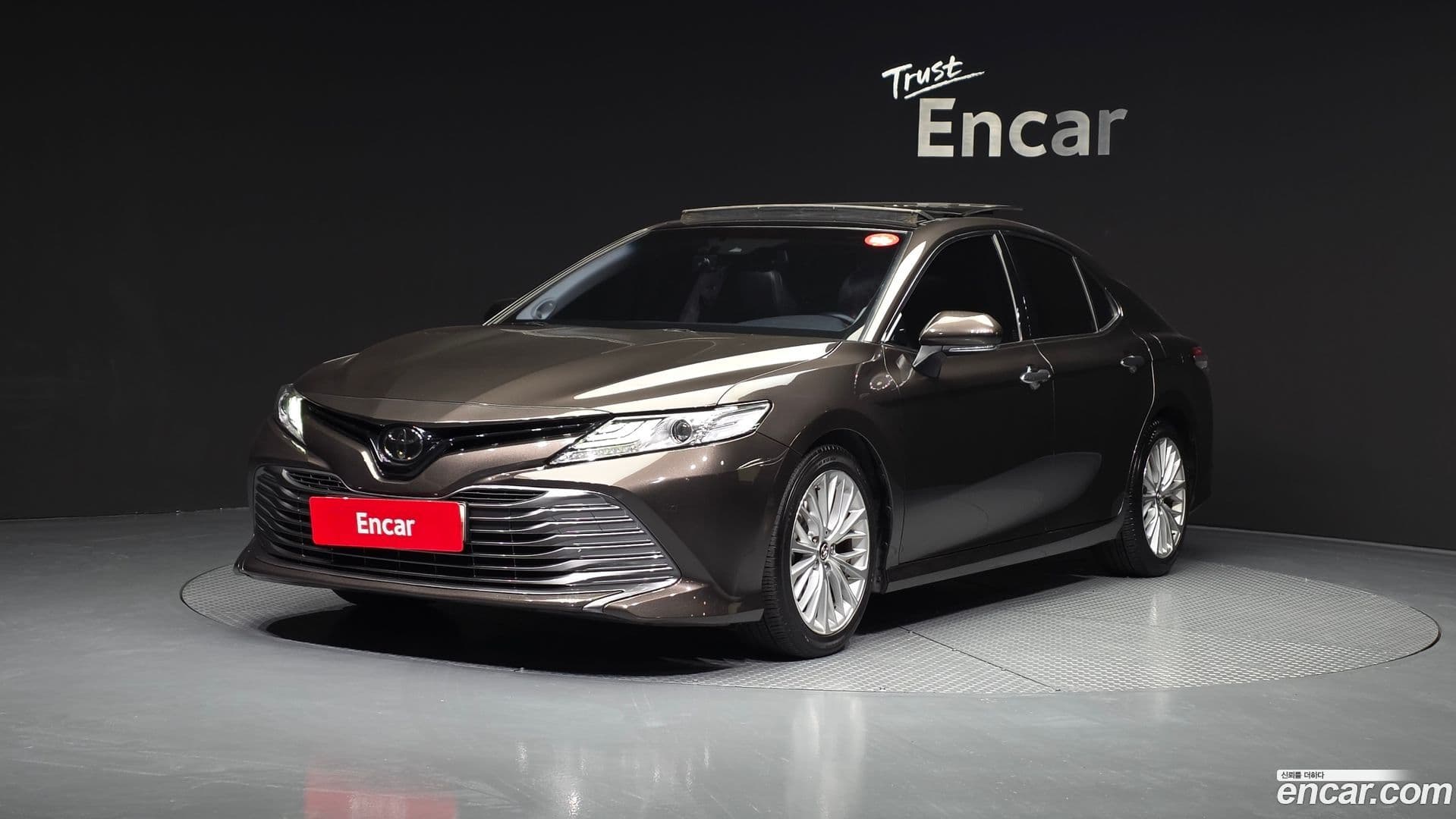 Main__Slider__Photo:Camry Toyota 2019.3-0