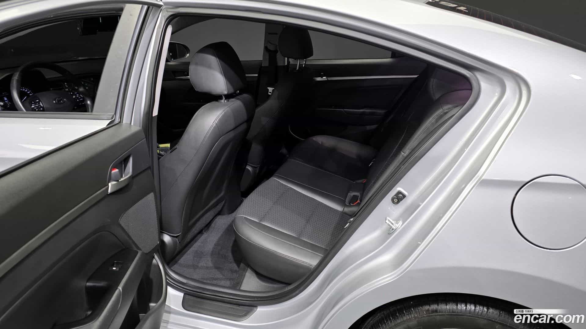 AVANTE Hyundai 2019.10-OPTION-015