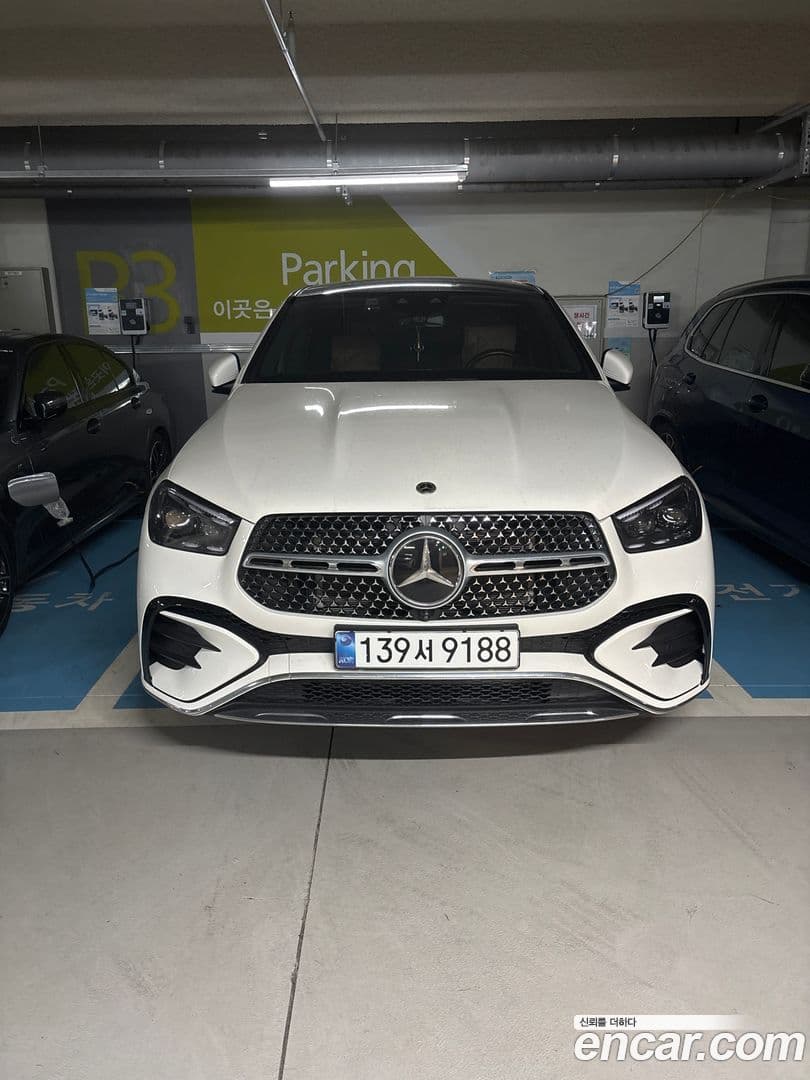 Main__Slider__Photo:GLE-Class Mercedes-Benz 2025.6-0