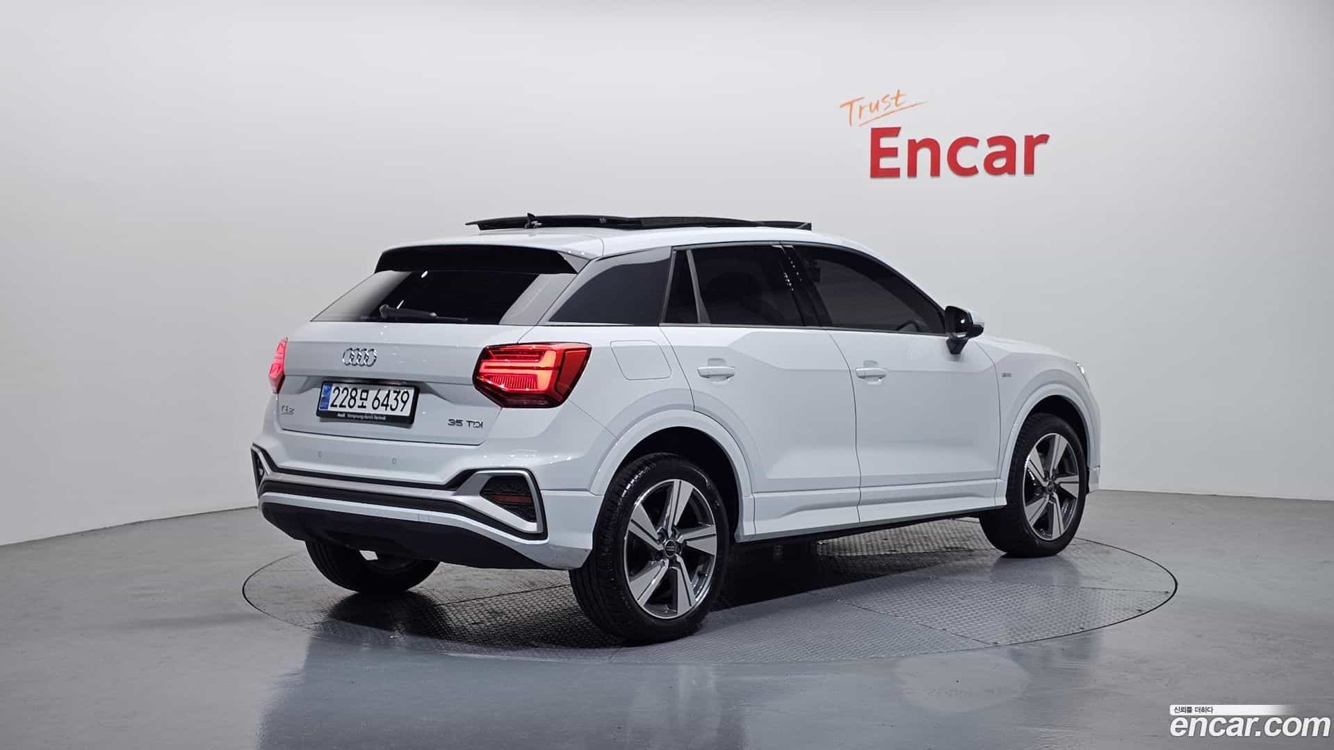 Q2 Audi 2023.11-OUTER-002