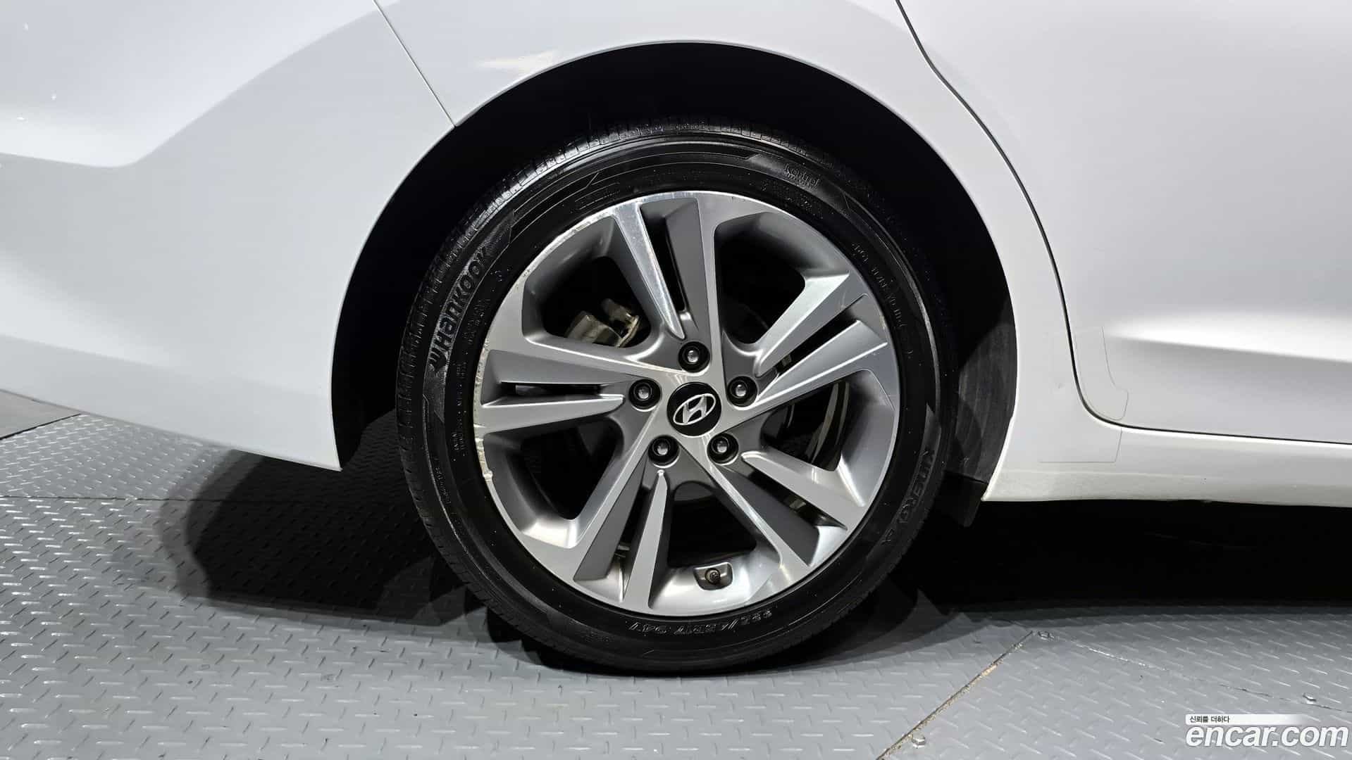 AVANTE Hyundai 2017.9-OUTER-005