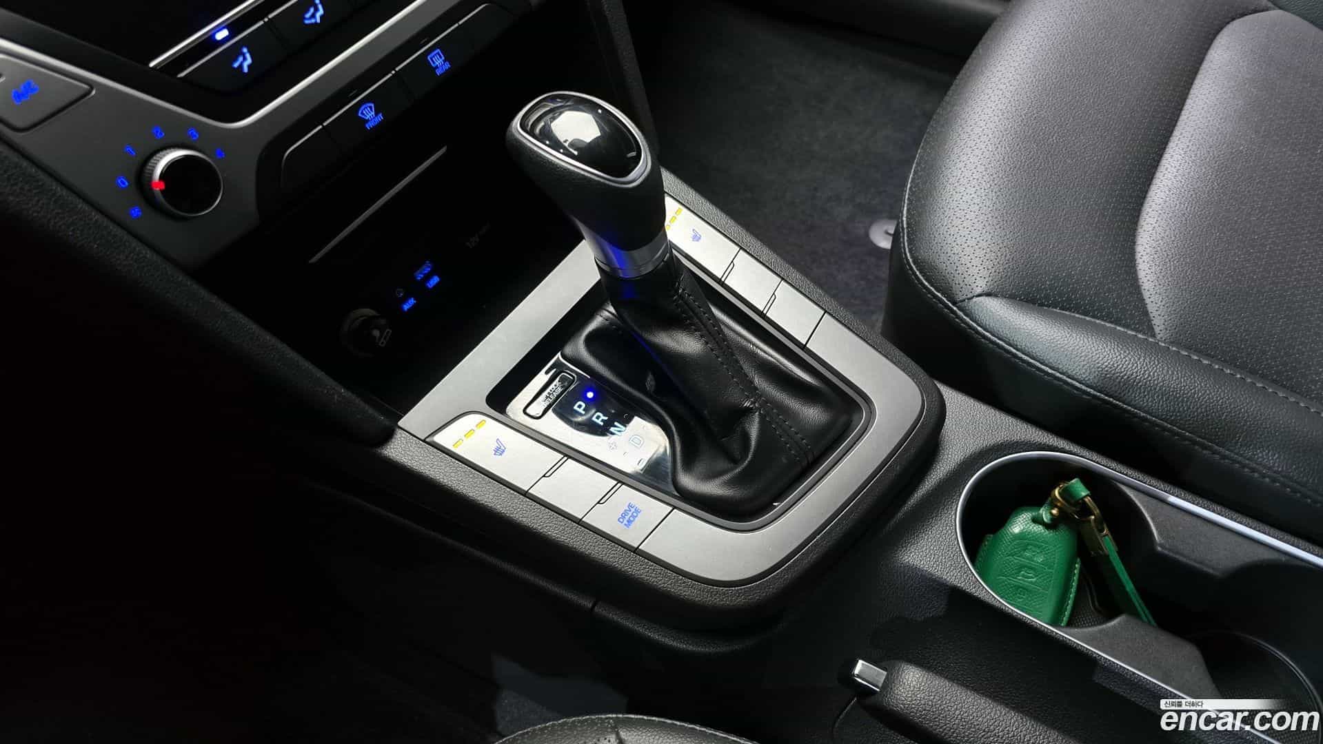 AVANTE Hyundai 2017.9-INNER-009