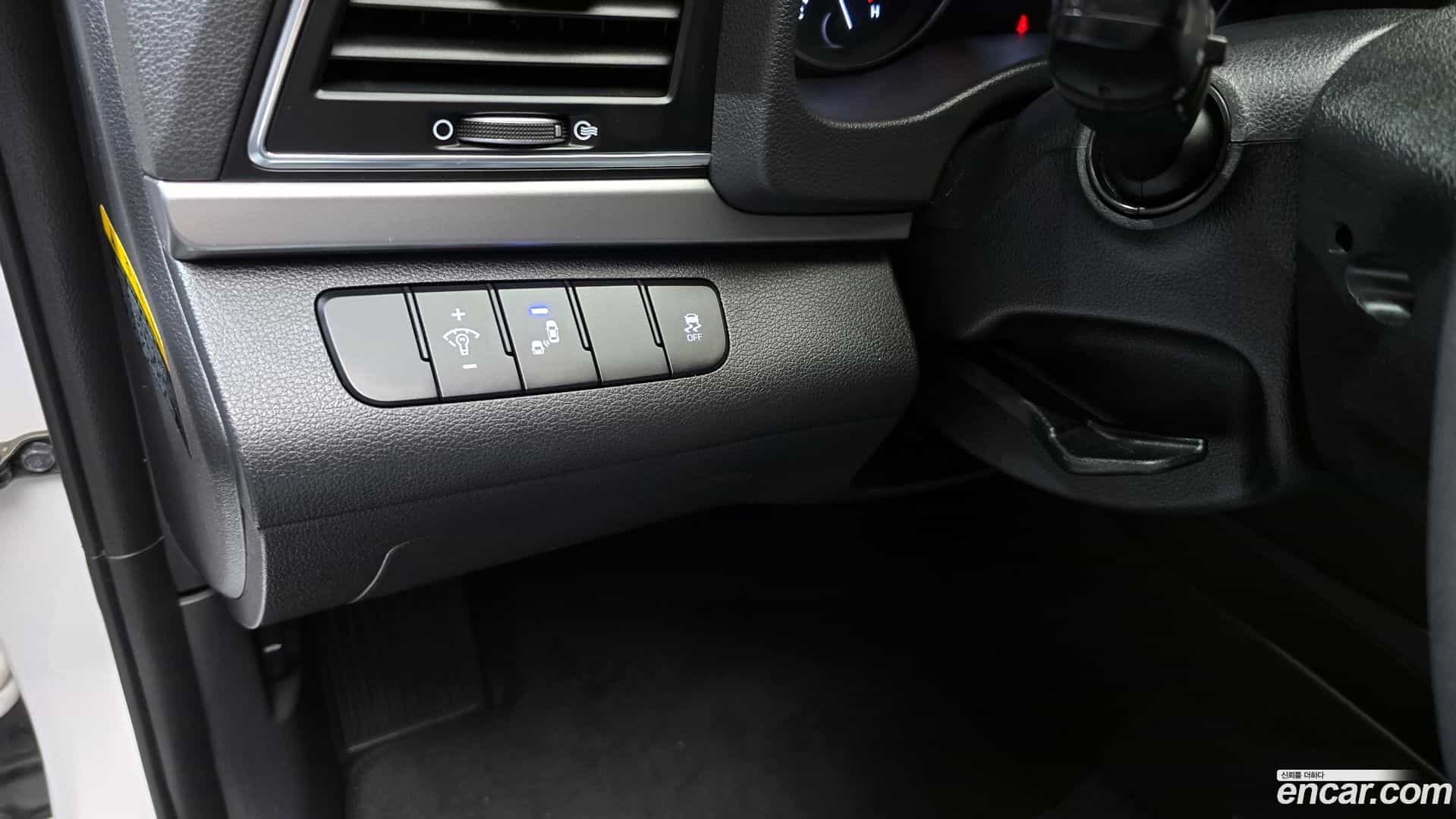 AVANTE Hyundai 2017.9-OPTION-019