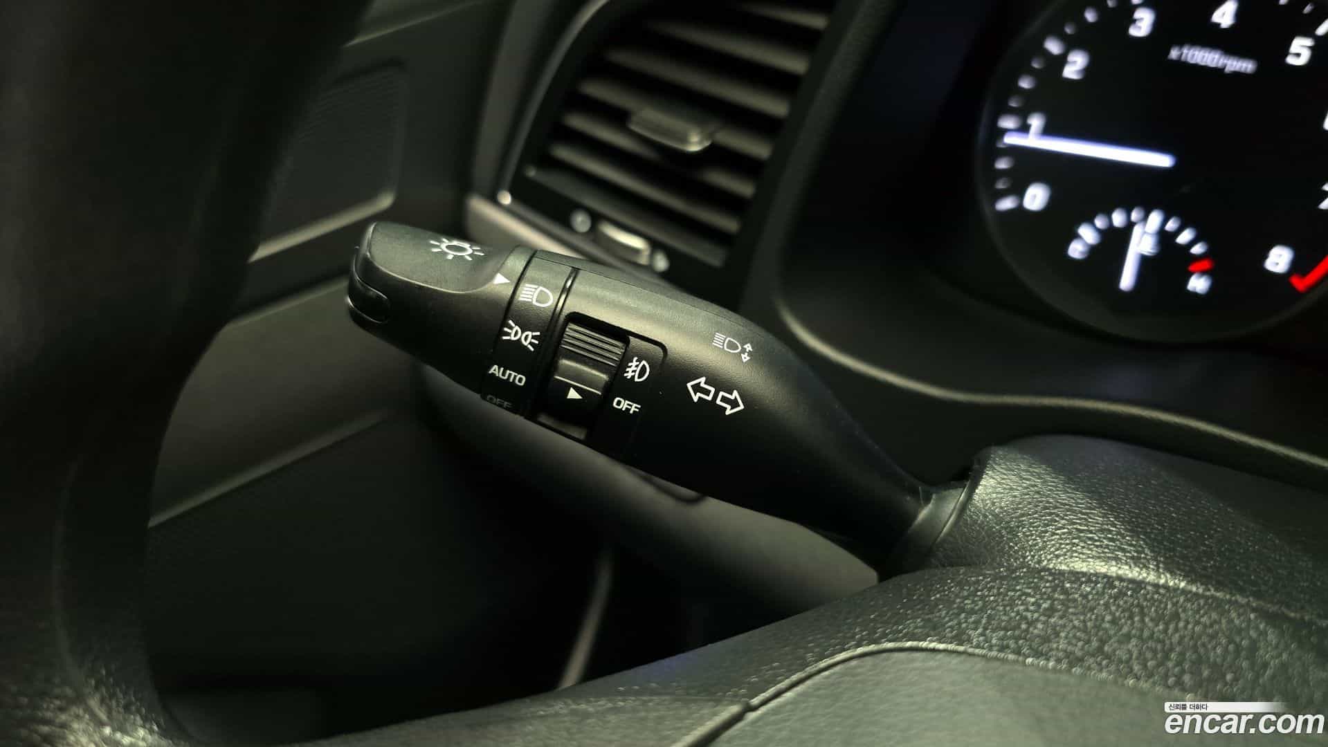 AVANTE Hyundai 2017.9-OPTION-022