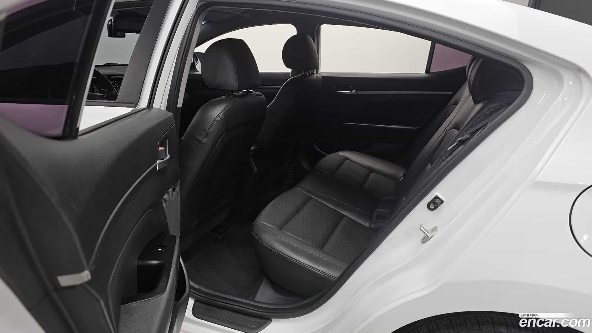 AVANTE Hyundai 2019.7-OPTION-015