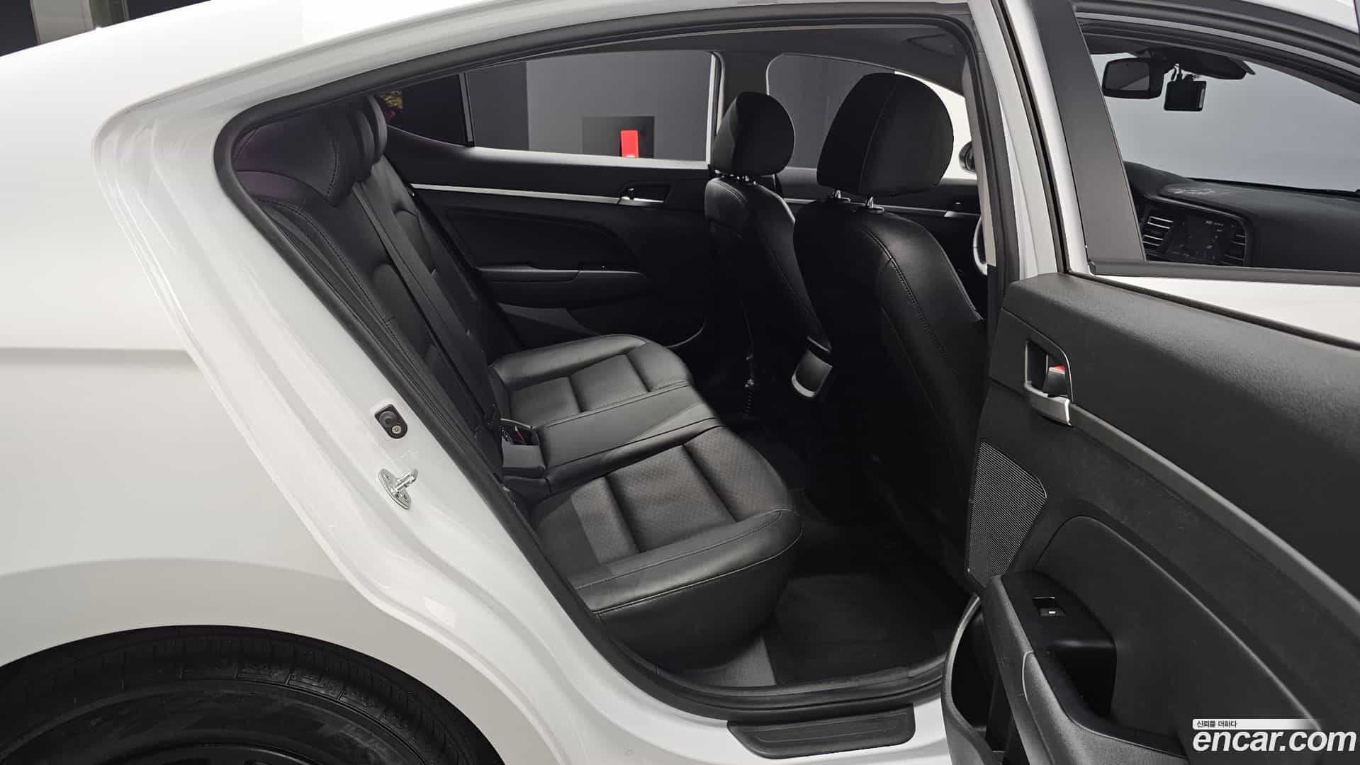 AVANTE Hyundai 2019.7-OPTION-016