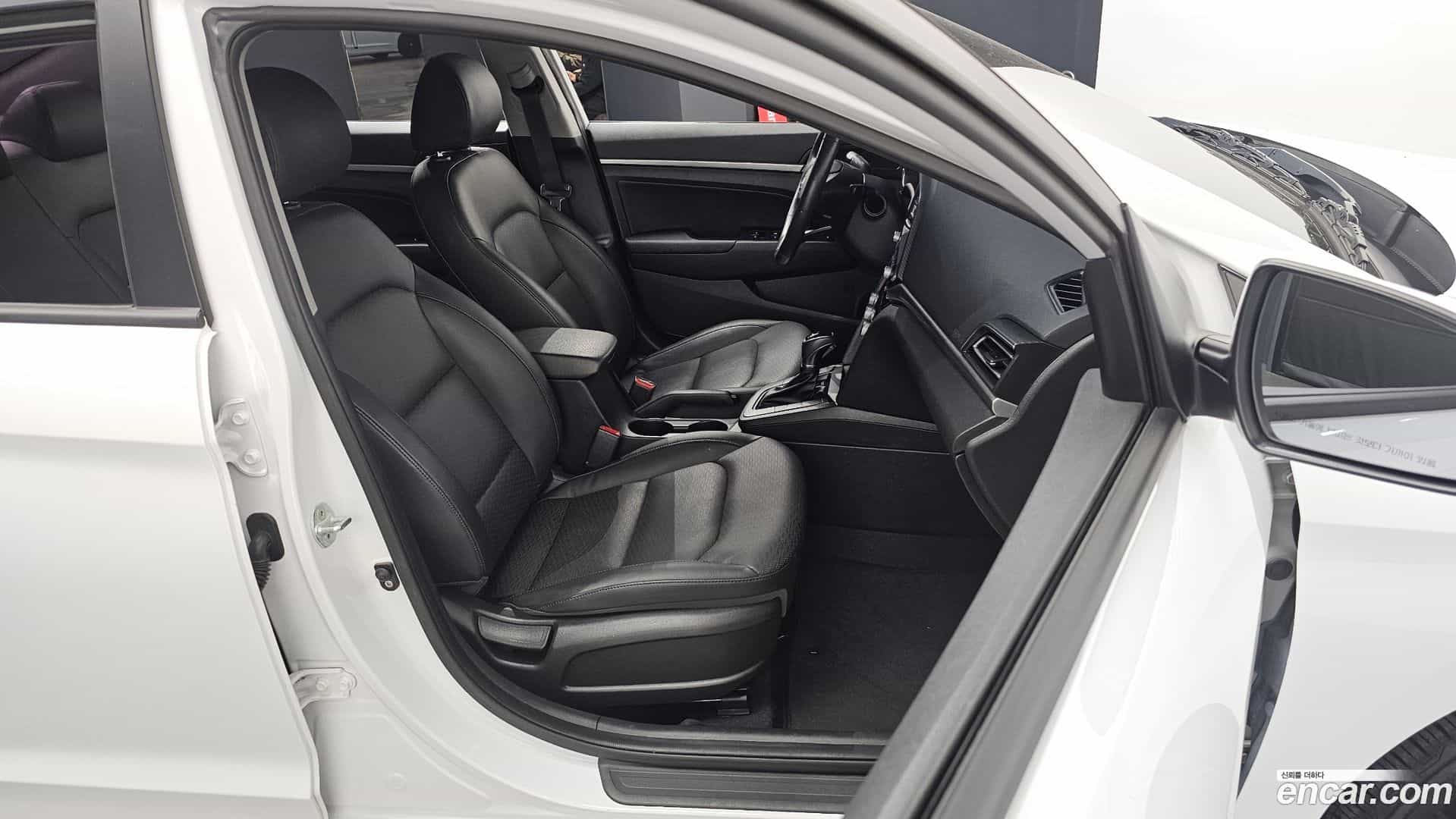 AVANTE Hyundai 2019.7-OPTION-017