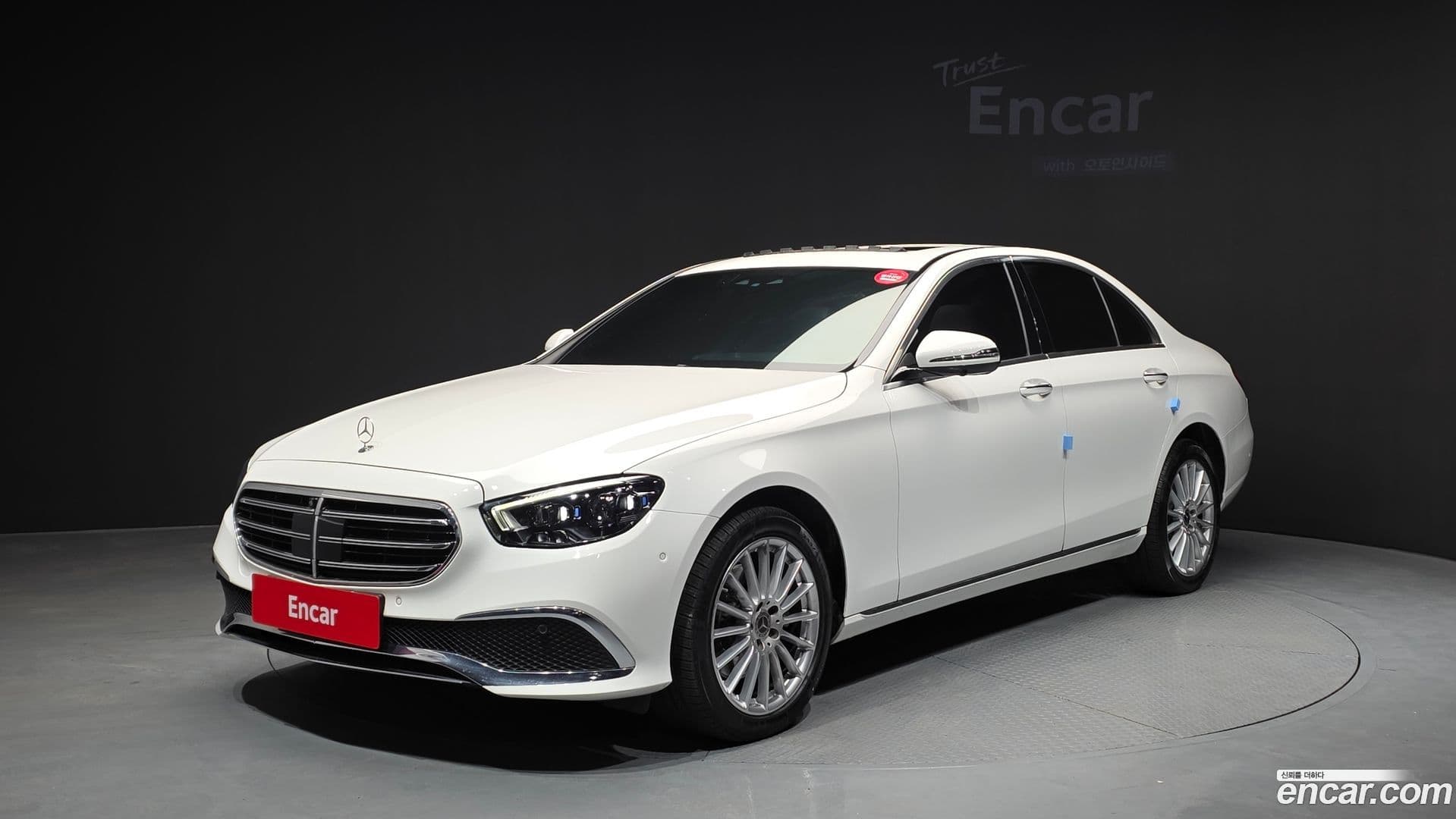 Main__Slider__Photo:E-Class Mercedes-Benz 2021.0-0