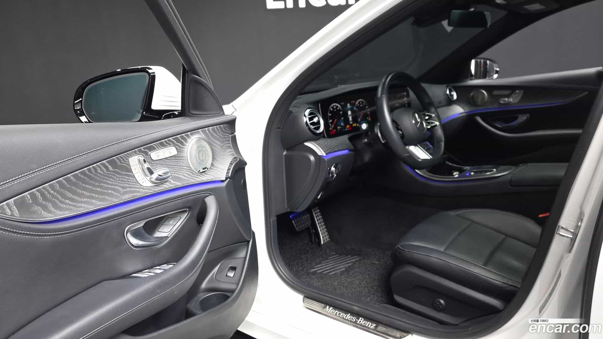 E-Class Mercedes-Benz 2022.3-INNER-010