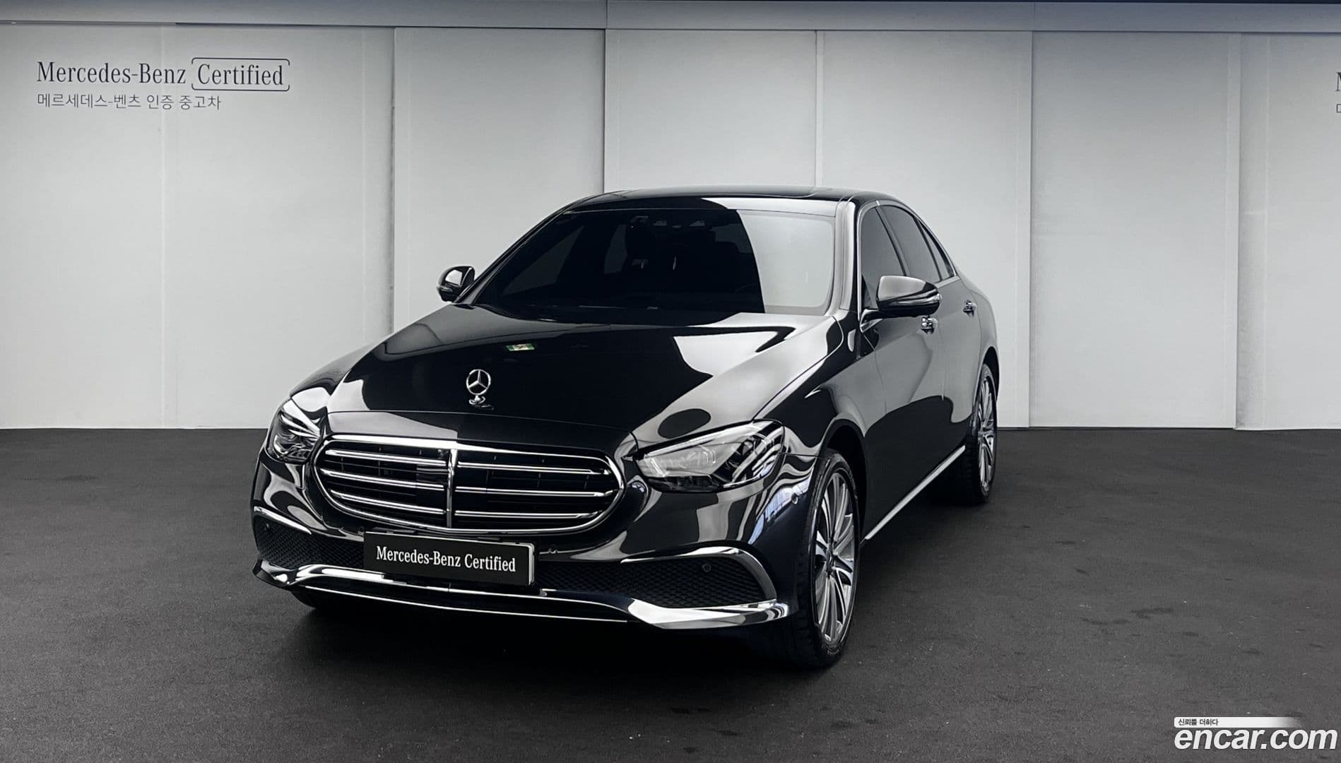 Main__Slider__Photo:E-Class Mercedes-Benz 2023.4-0