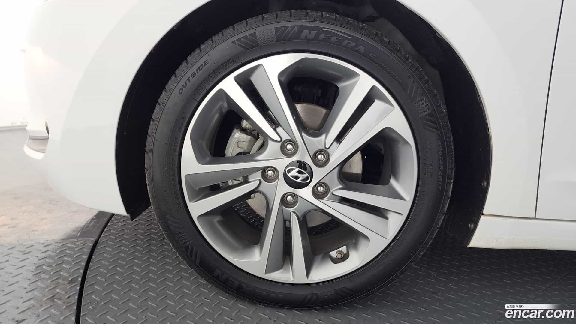 AVANTE Hyundai 2017.11-OUTER-005
