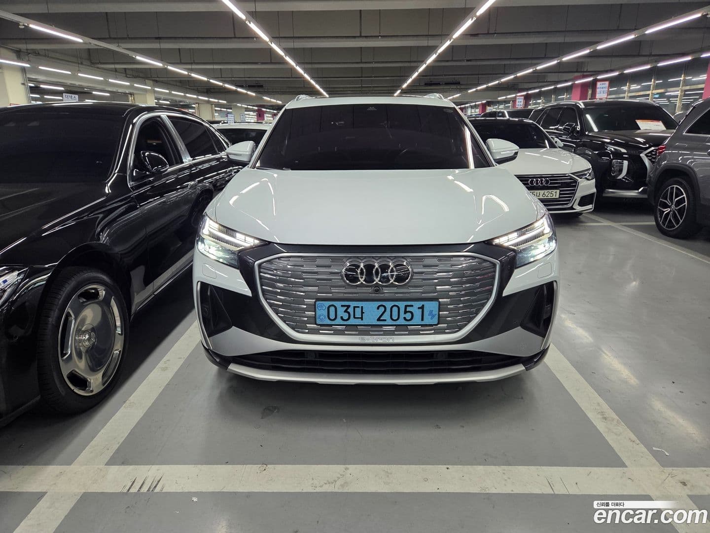 Main__Slider__Photo:Q4 e-tron Audi 2022.9-0