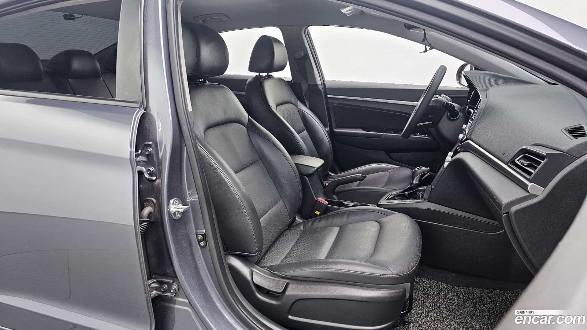 AVANTE Hyundai 2019.5-INNER-010