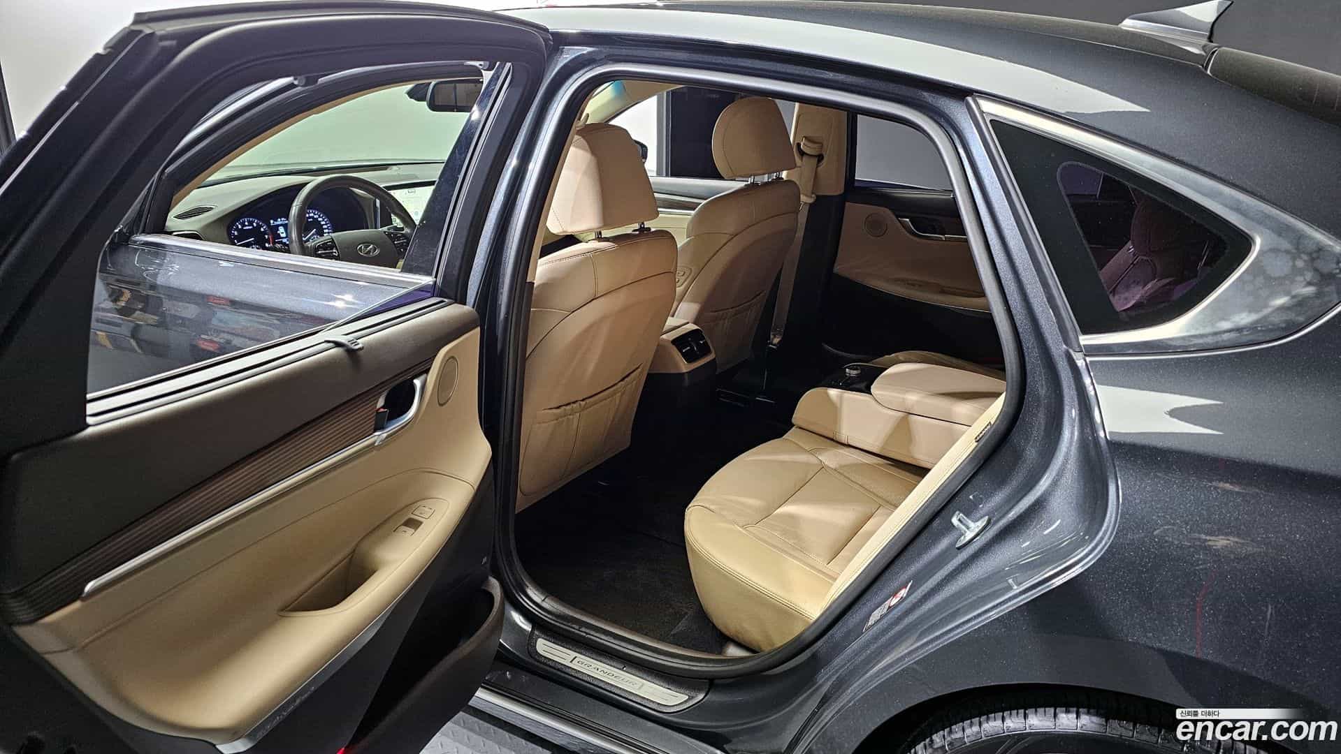 Grandeur Hyundai 2016.11-OPTION-015