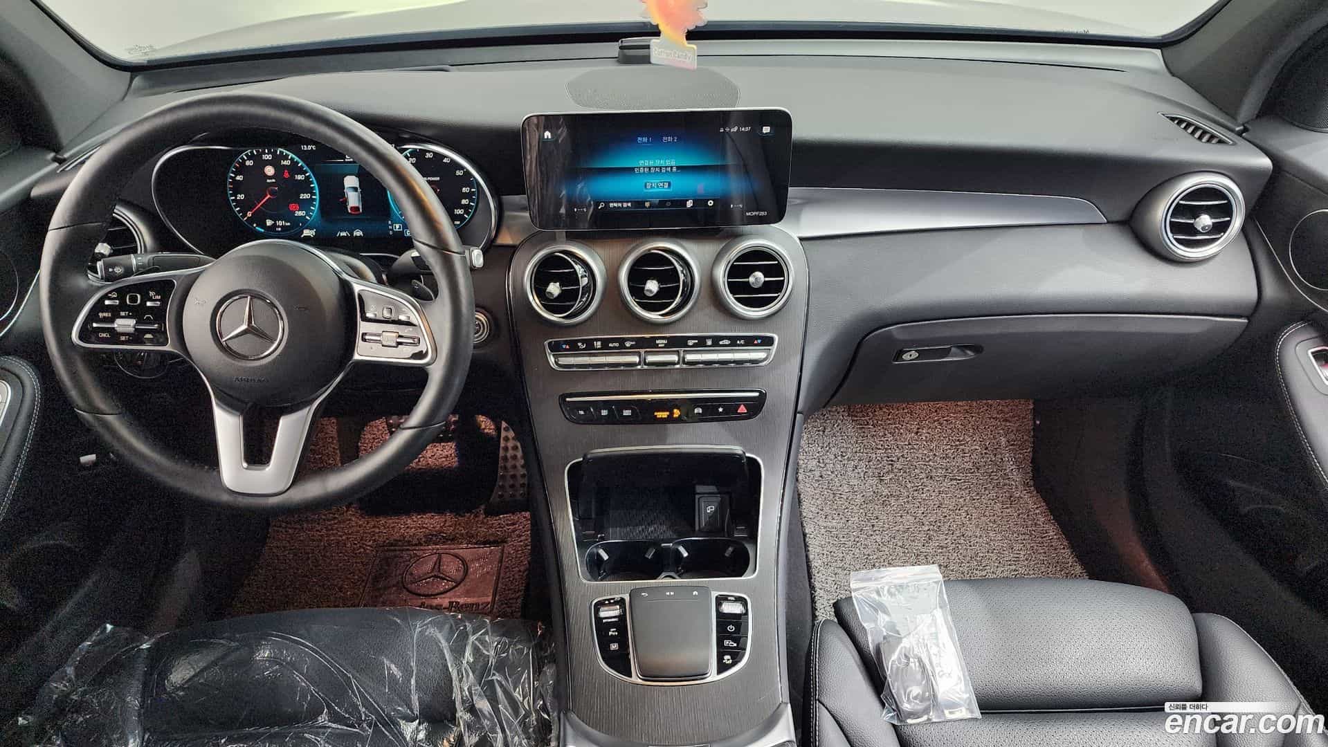GLC-Class Mercedes-Benz 2021.8-INNER-007