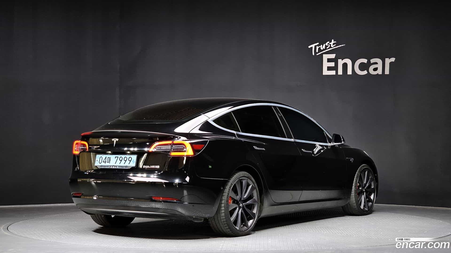 Model 3 Tesla 2020.4-OUTER-002