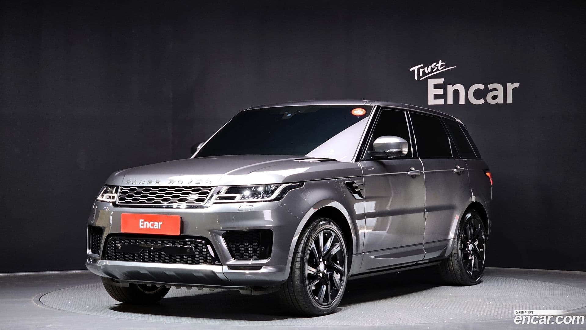 Main__Slider__Photo:Range Rover Sport Land Rover 2018.6-0