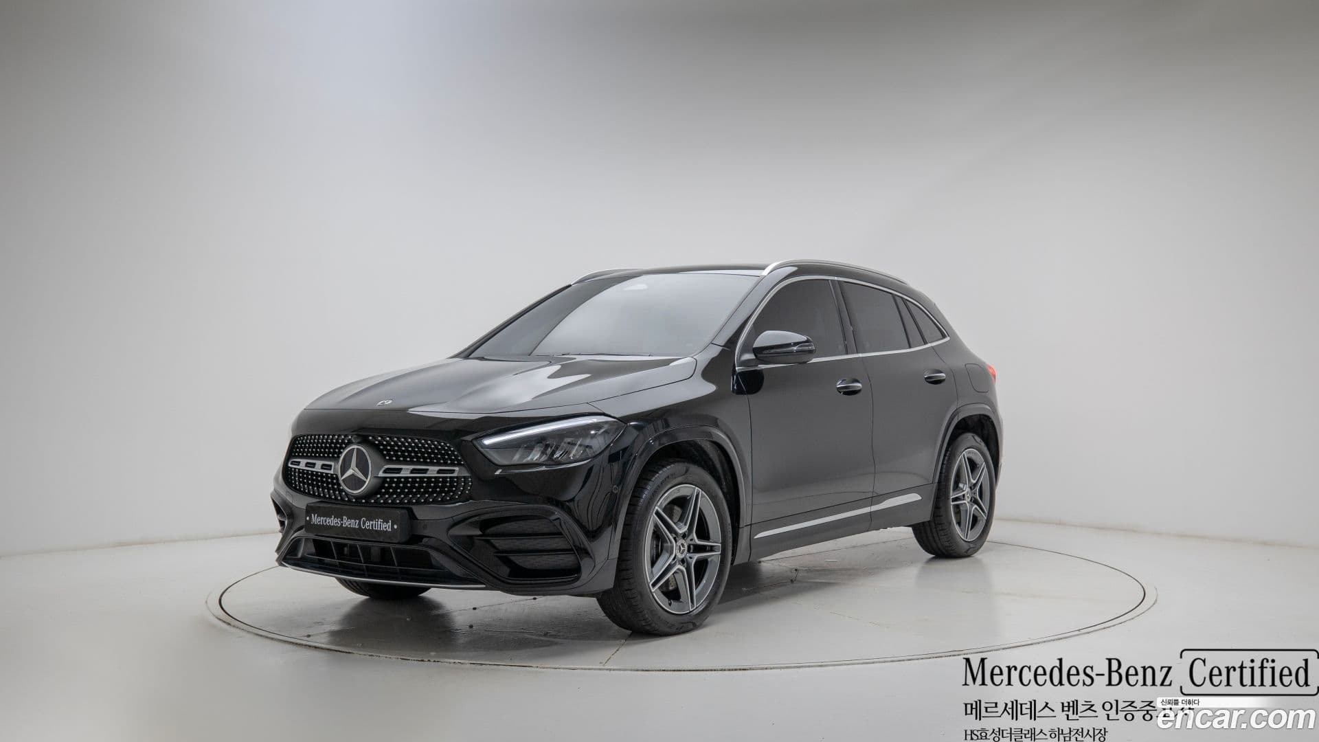 Main__Slider__Photo:GLA-Class Mercedes-Benz 2025.4-0