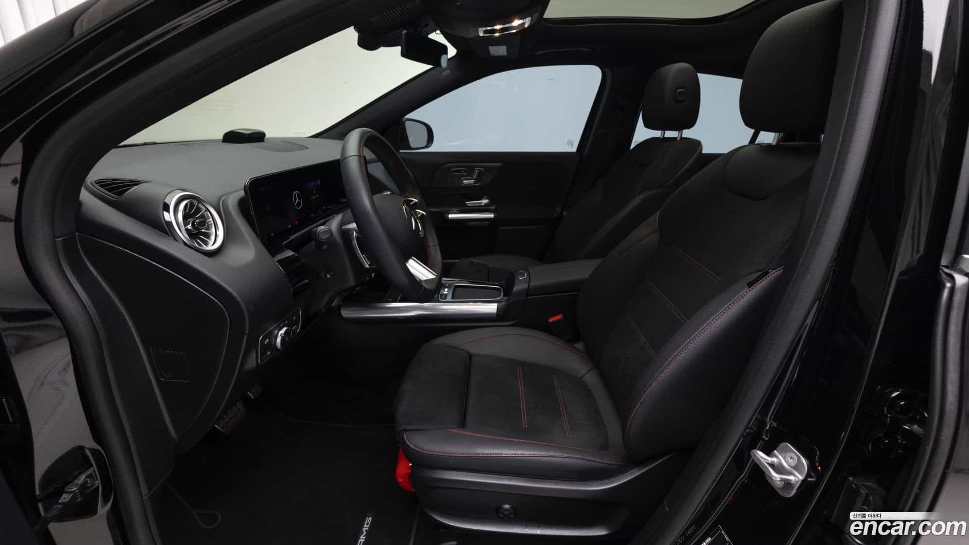 GLA-Class Mercedes-Benz 2025.4-INNER-010
