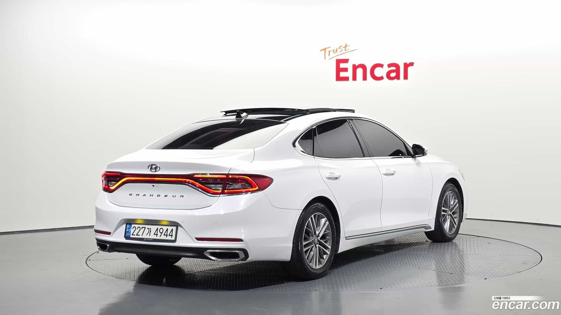 Grandeur Hyundai 2018.1-OUTER-002