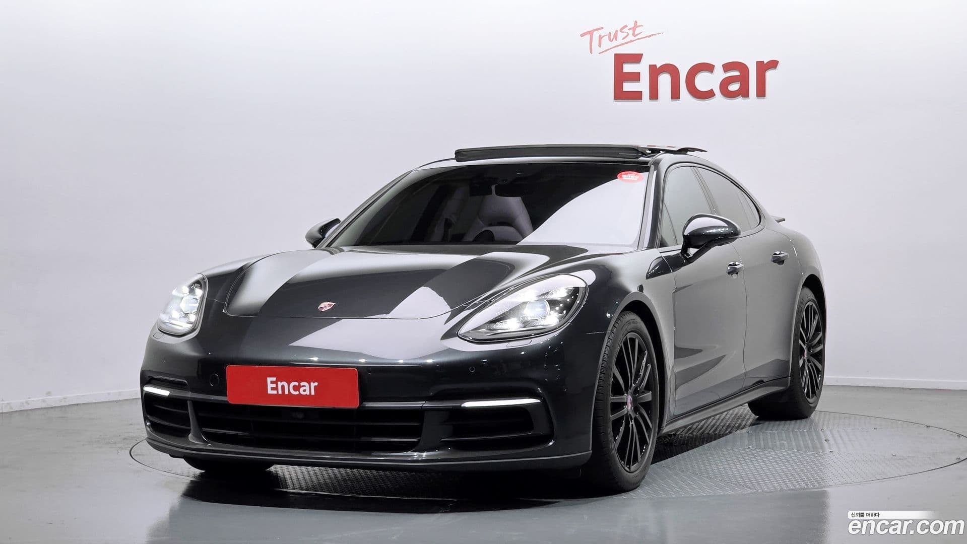 Main__Slider__Photo:Panamera Porsche 2018.1-0