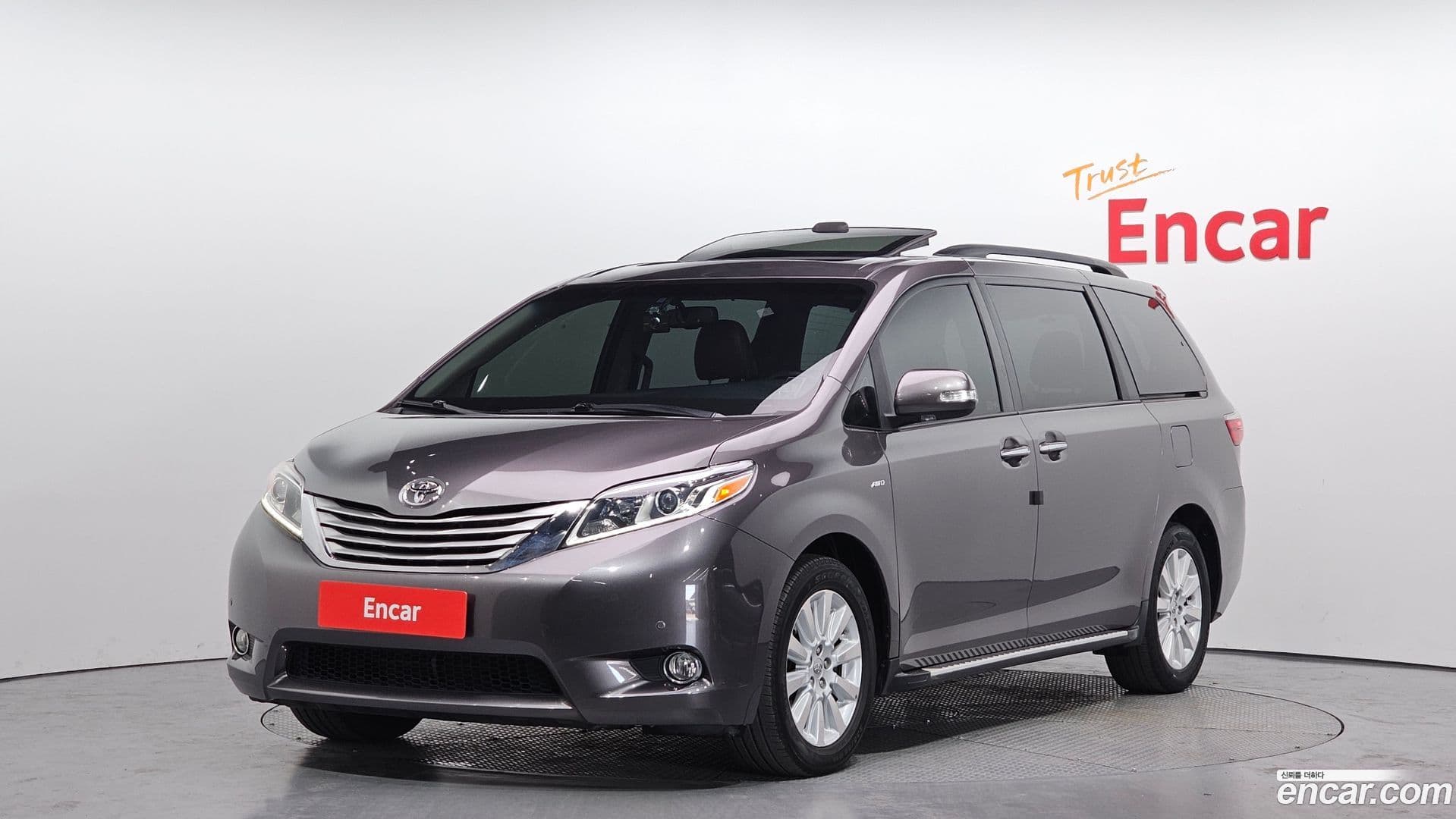 Main__Slider__Photo:Sienna Toyota 2015.6-0