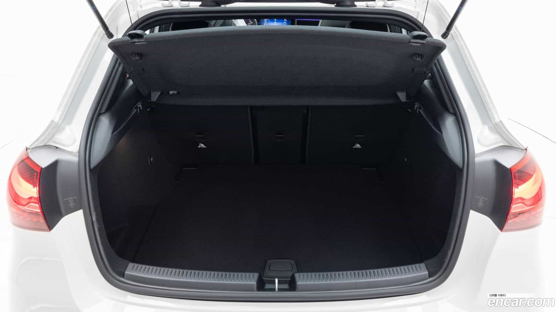 A-Class Mercedes-Benz 2025.6-OPTION-015