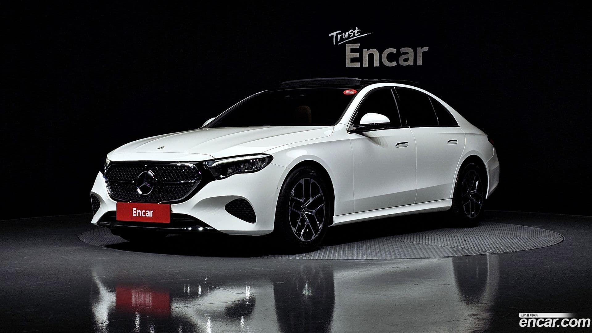 Main__Slider__Photo:E-Class Mercedes-Benz 2025.5-0
