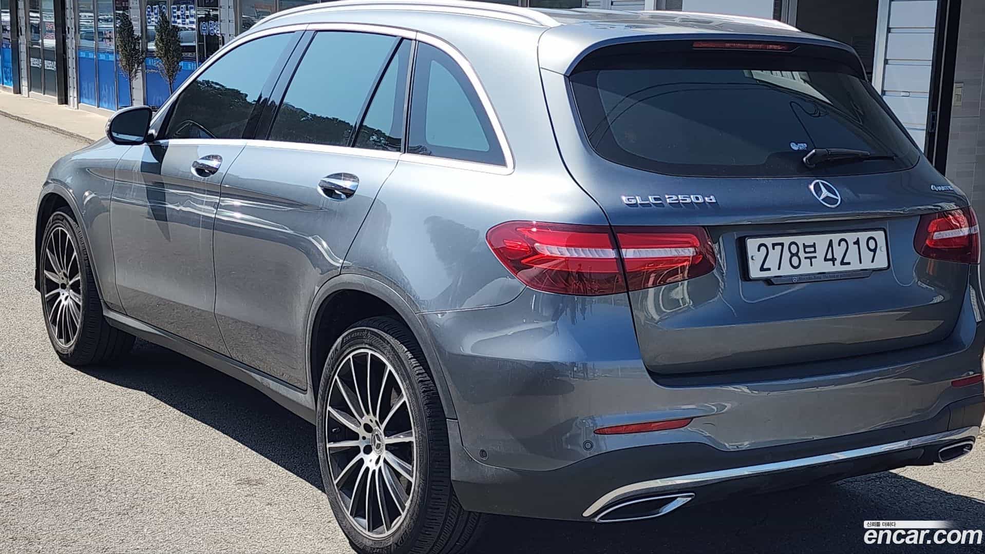 GLC-Class Mercedes-Benz 2017.6-OUTER-003
