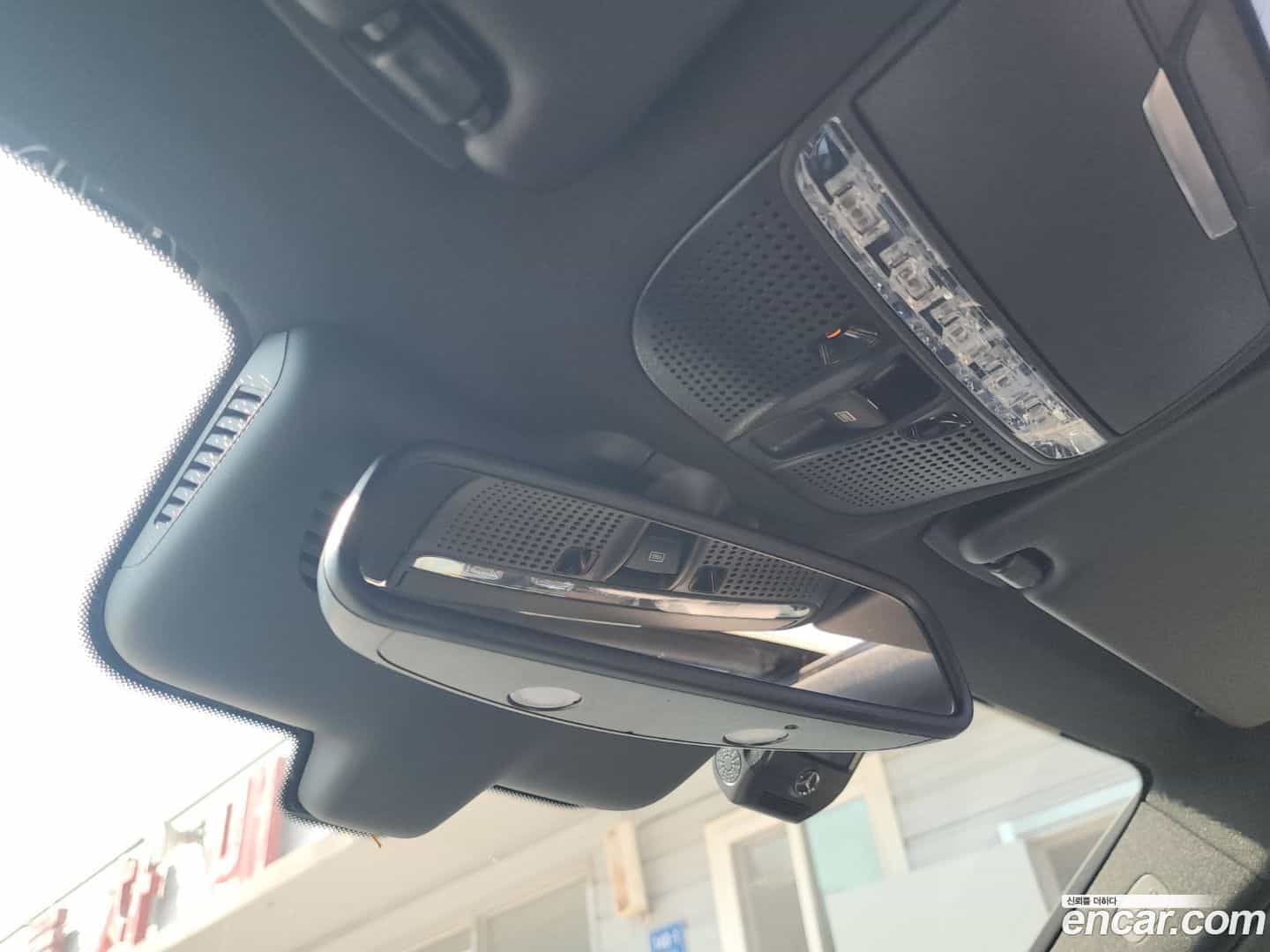 GLC-Class Mercedes-Benz 2017.6-INNER-010