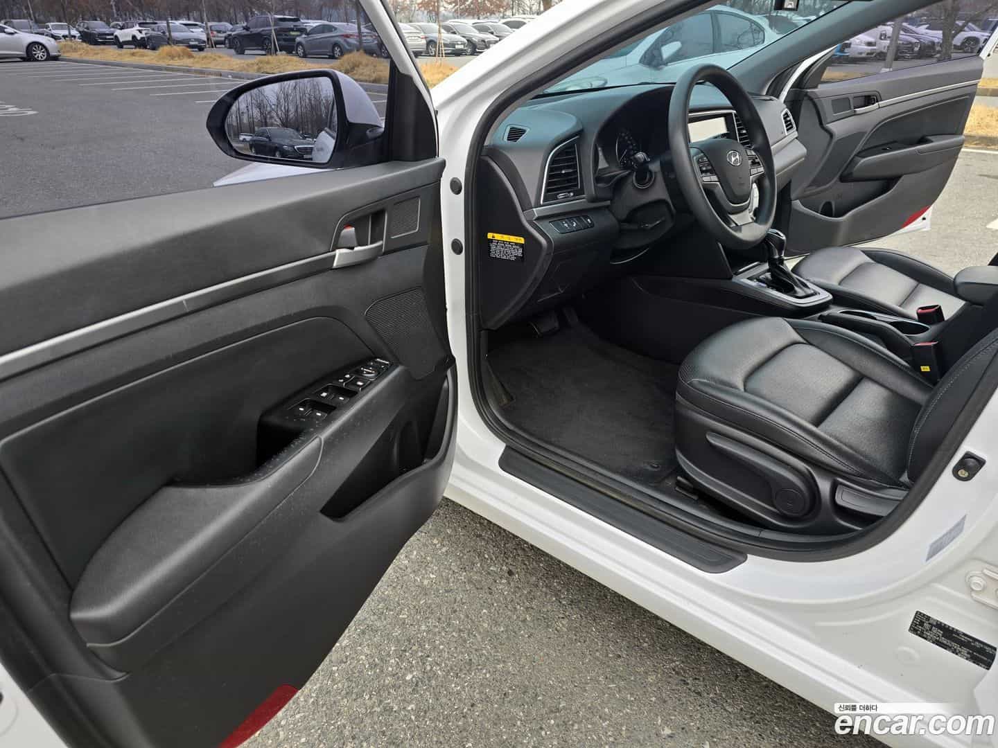AVANTE Hyundai 2018.8-OPTION-015