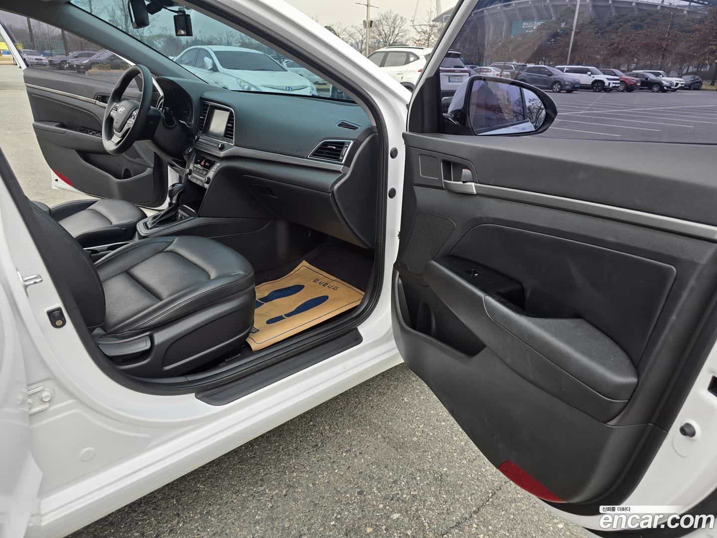 AVANTE Hyundai 2018.8-OPTION-016