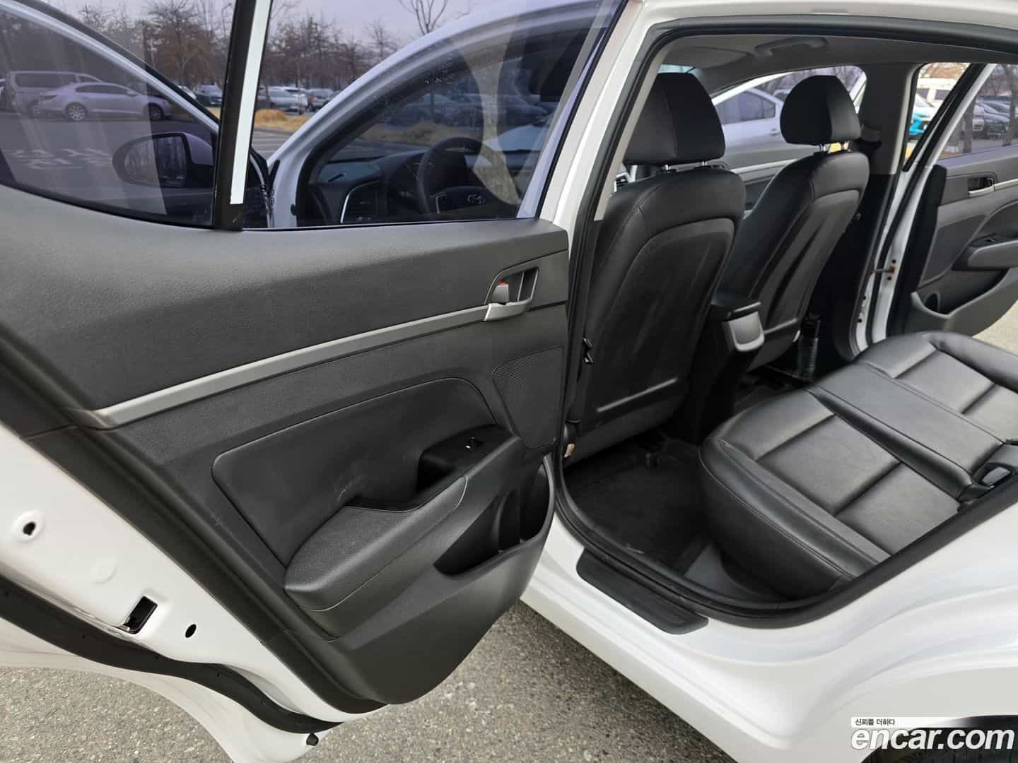 AVANTE Hyundai 2018.8-OPTION-017