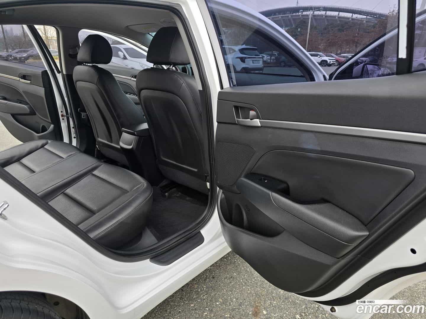 AVANTE Hyundai 2018.8-OPTION-018